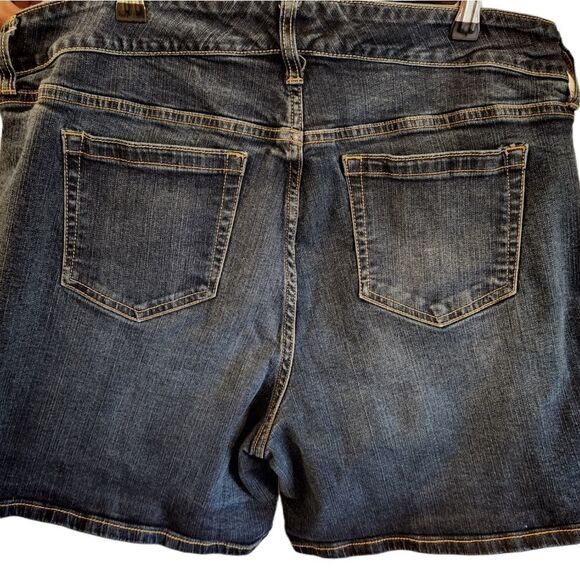 TORRID Plus Denim Shorts  - Picture 2 of 4